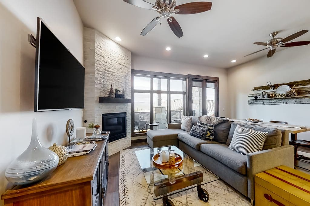 Residence at Canyons Cabriolet Lift - Image 1