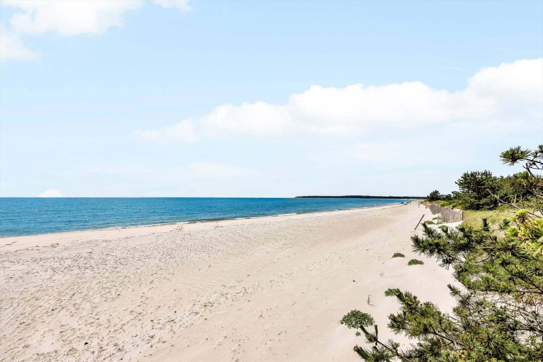 Whale Beachfront Home - Image 32