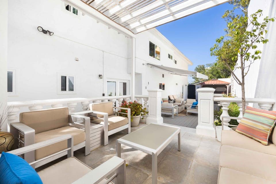 Pacific View Artist's Home - Image 44