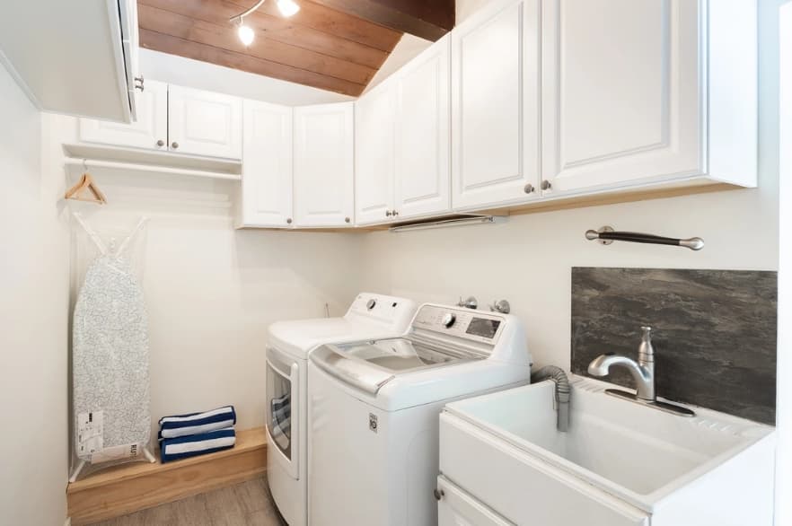 La Jolla Mid-Century - Image 32