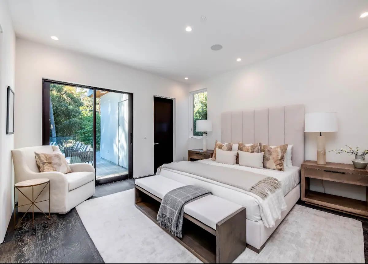 Hollywood Regency Villa - Image 3