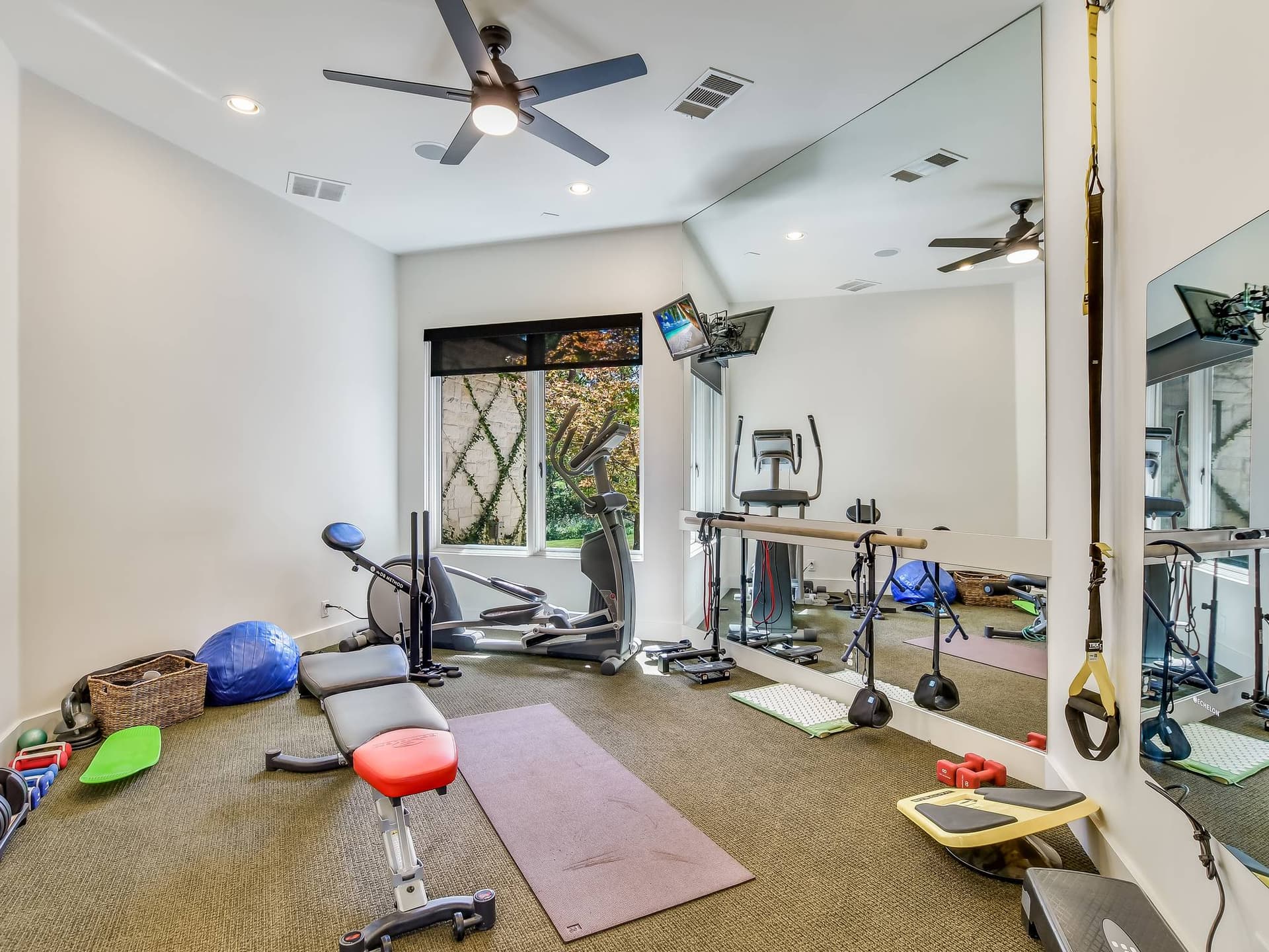 Sapphire on Lake Austin - Image 53