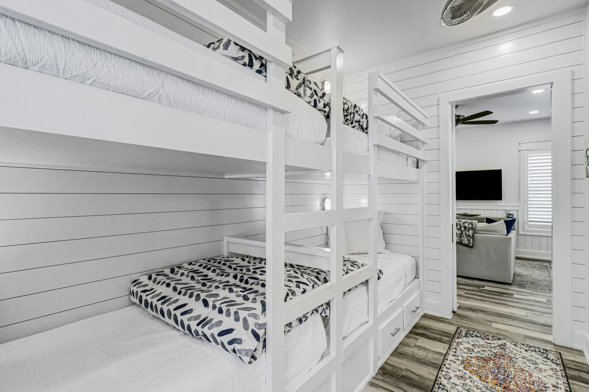 Sunset Avenue Stunner - Image 17