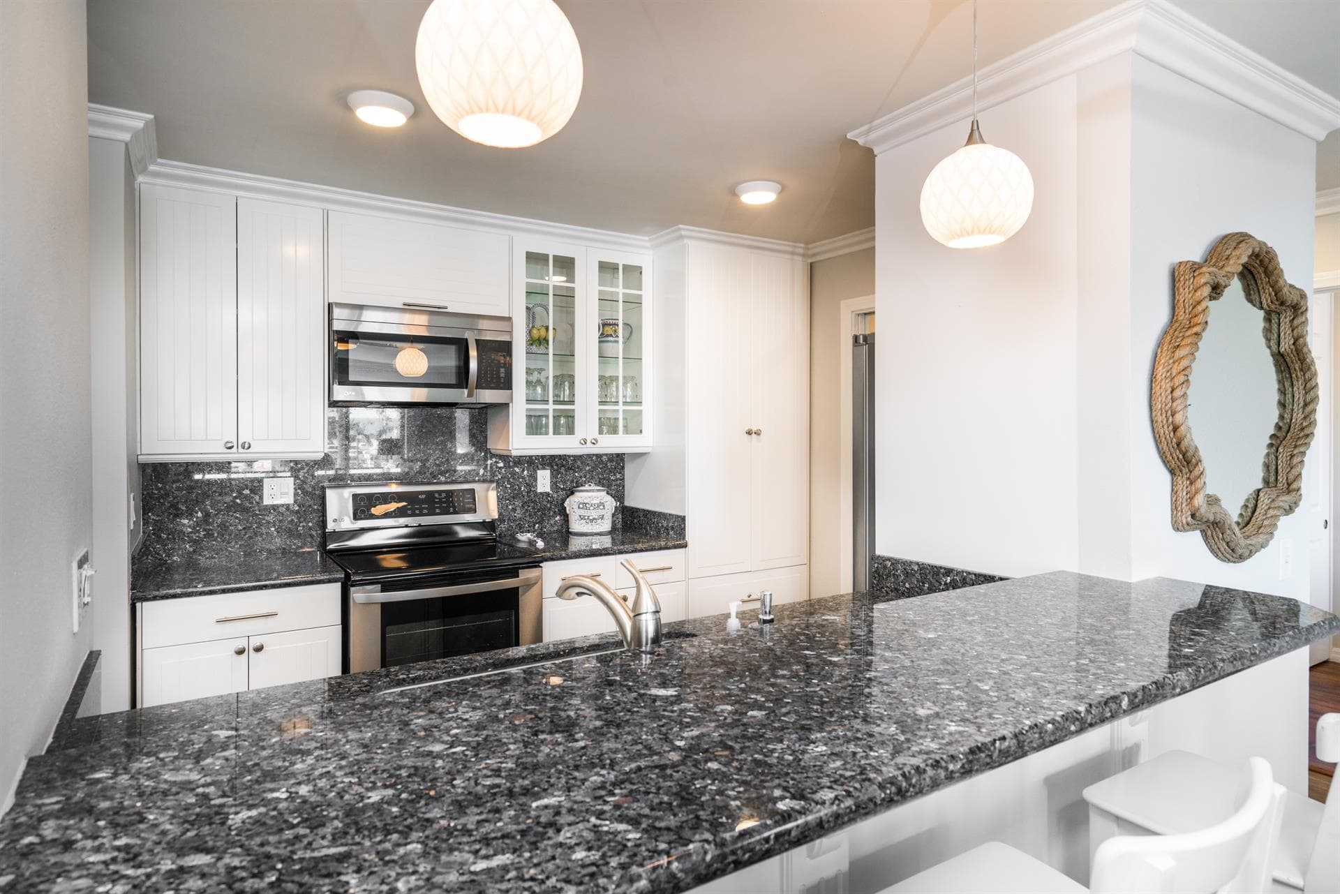 Oceanfront Breeze - Image 4