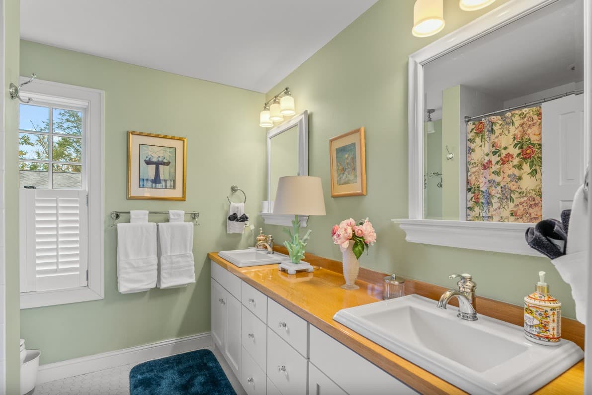 Goettelman's Lake House - Image 51