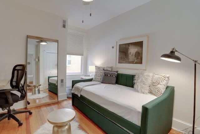 Capitol Comfort - Image 49