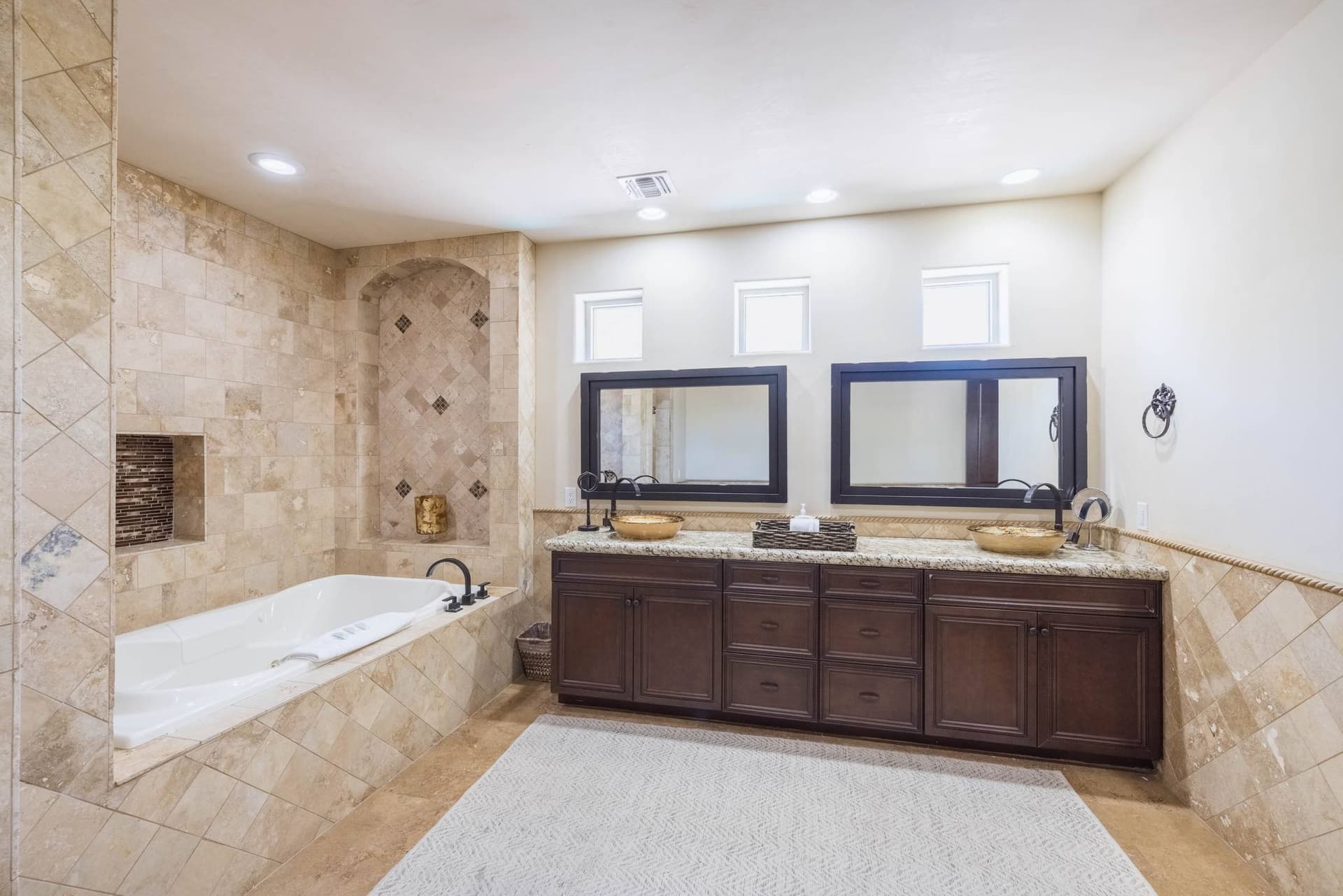 Residence on Cactus - Image 49