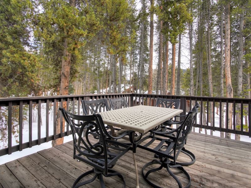 Lakeshore Luxury Chalet - Image 51