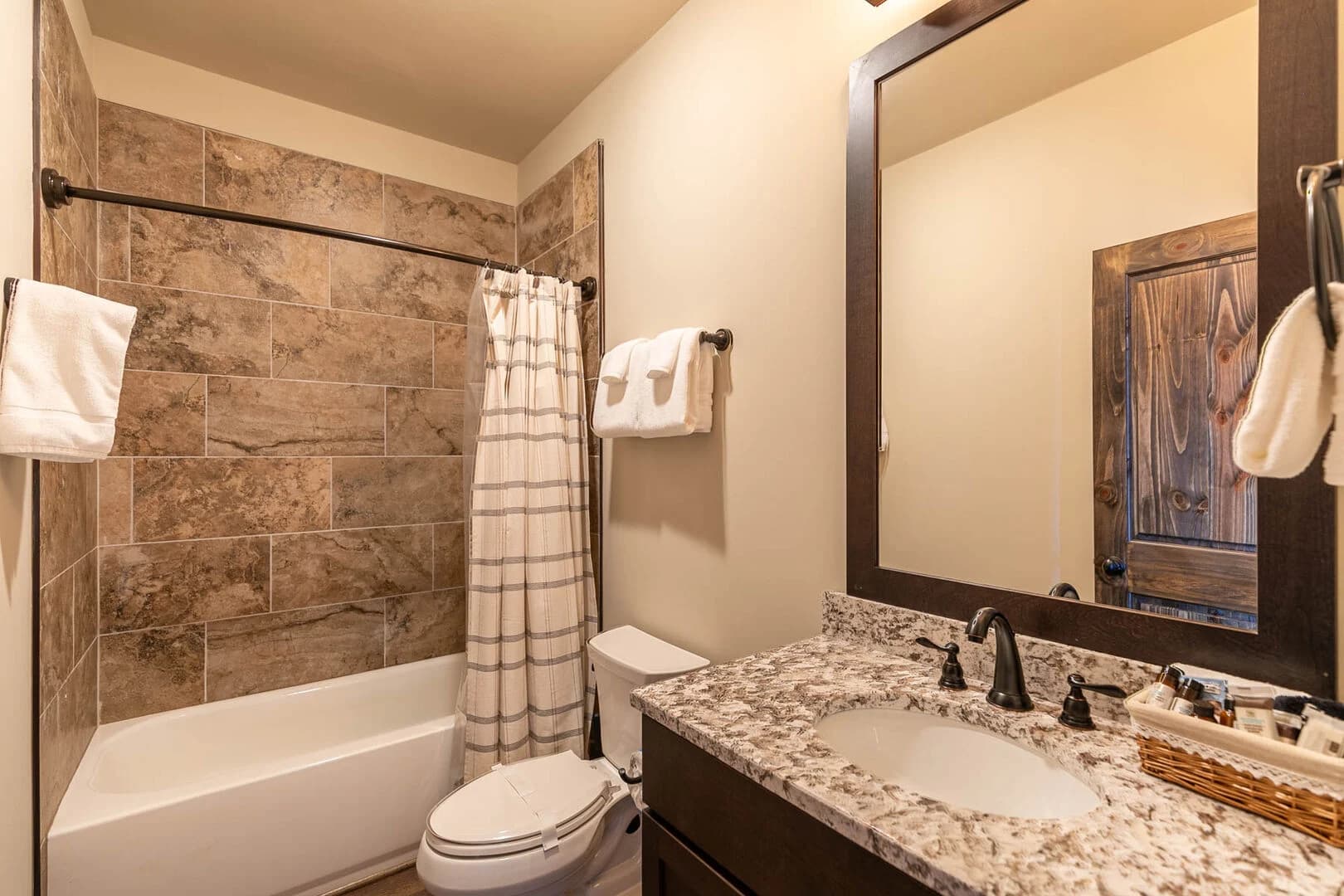 Bear Haven Hideaway - Image 31