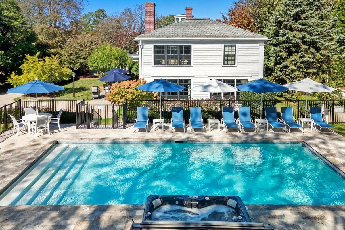Hiawatha Manor - Image 1