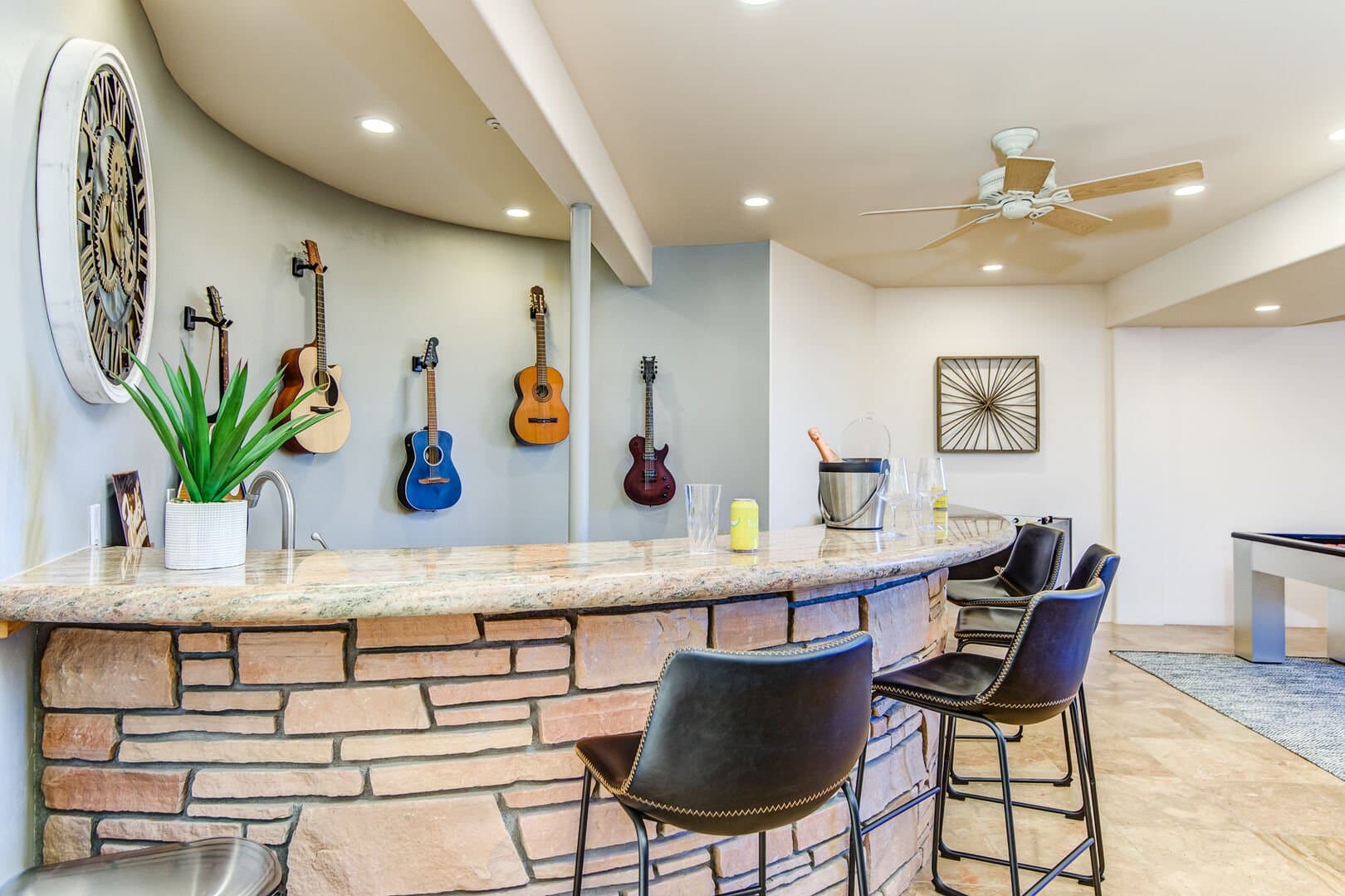 West Chateau - Image 33