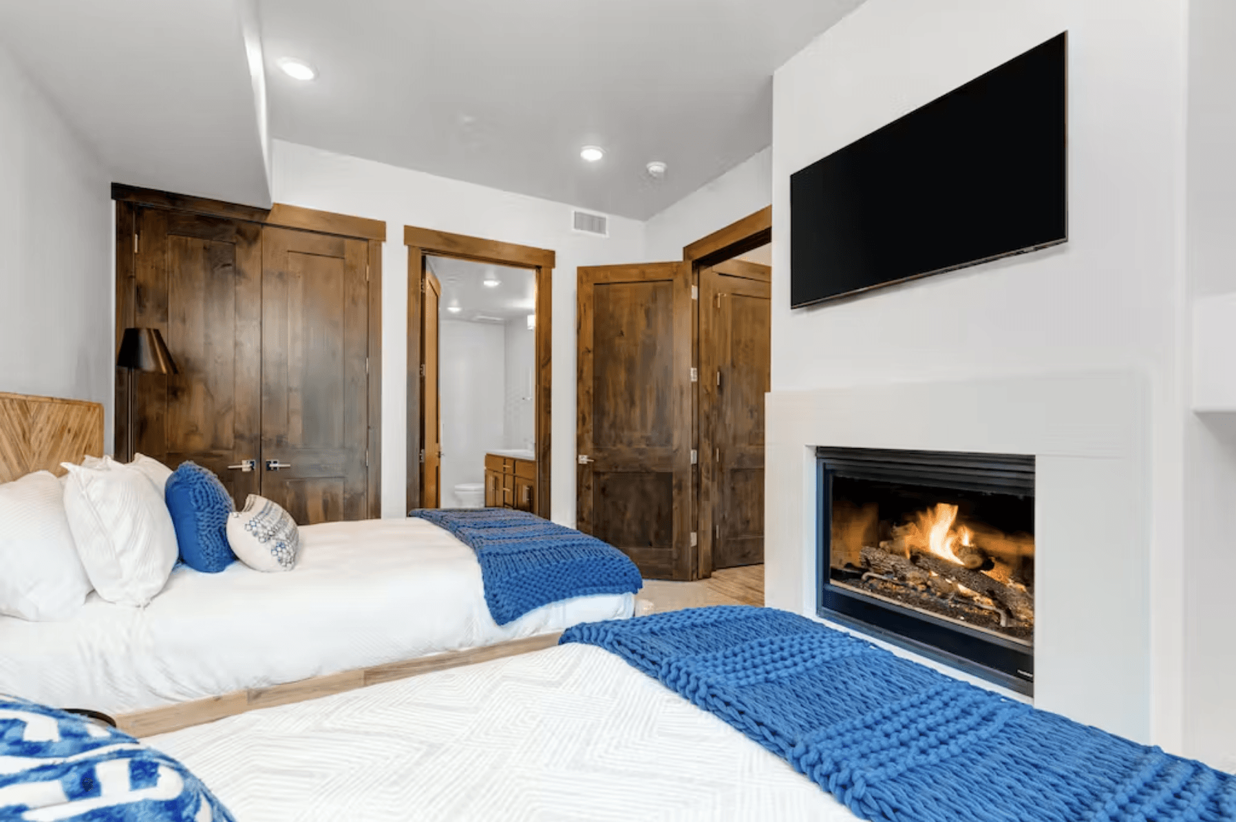 Blackstone Luxury Home - Image 12