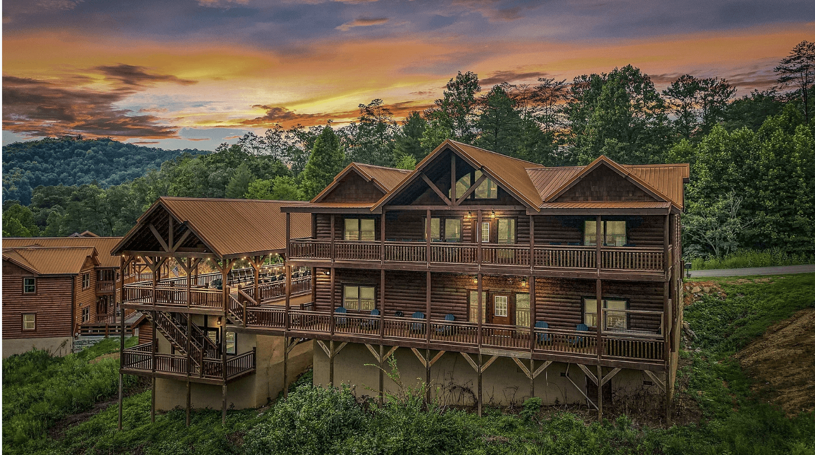 Smokey's Paradise - Image 4