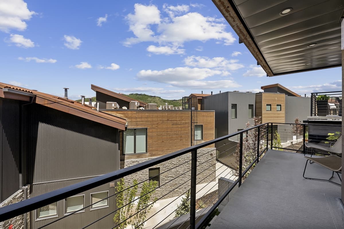 Slopeside Modern - Image 22