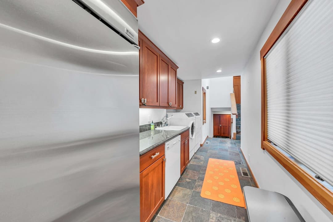 Stunning Mountain Gem - Image 41