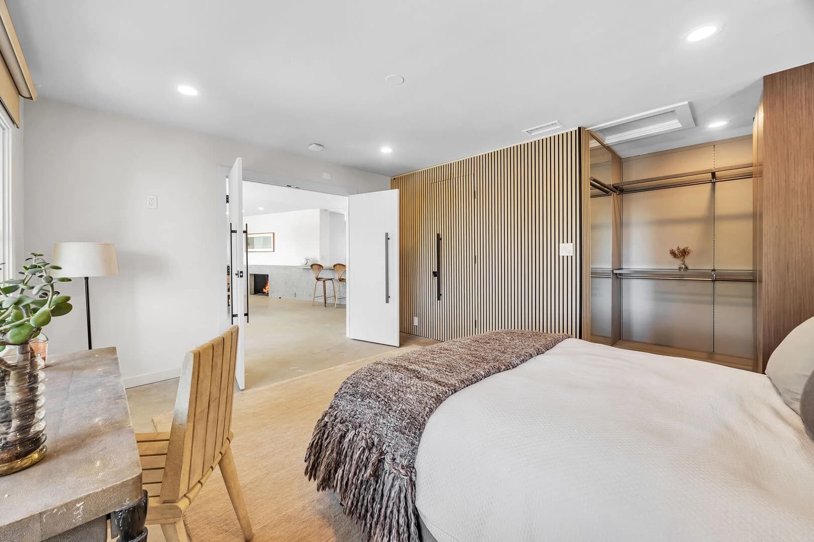 Sunset Plaza View - Image 17