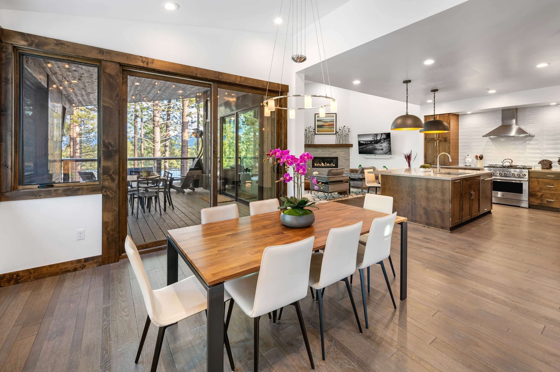 Luxurious Truckee - Image 5