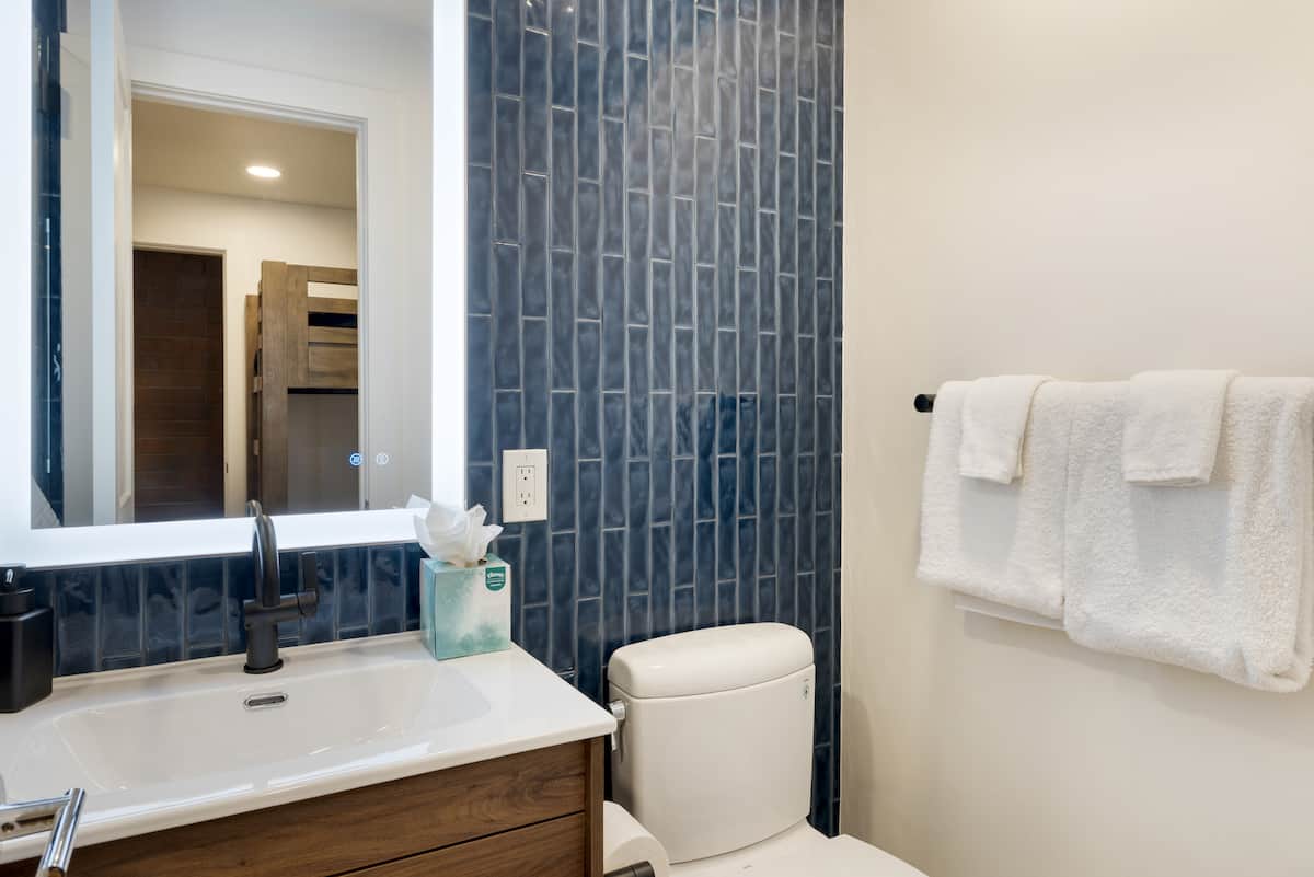 Parkside Condo - Image 17