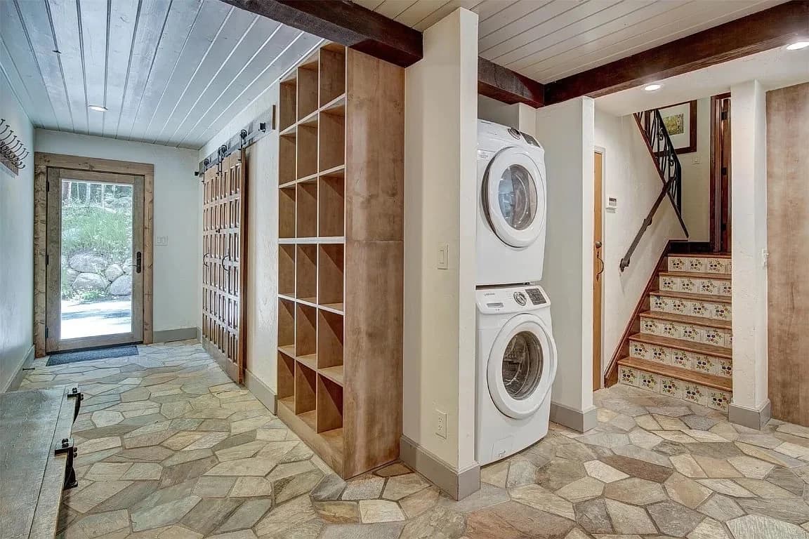 Creekside Chateau - Image 44