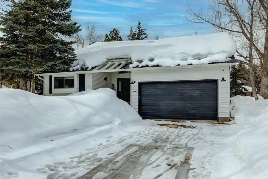 Last Run of the Day House - Image 44