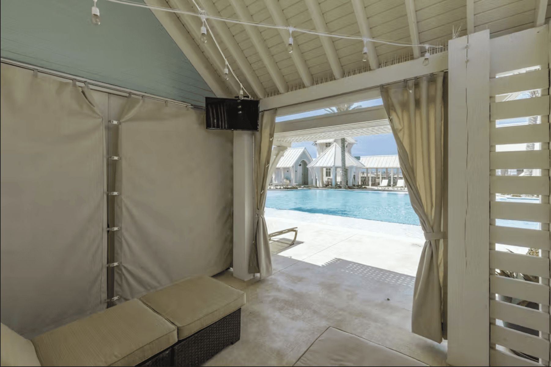 Sleek Beach Home - Image 35