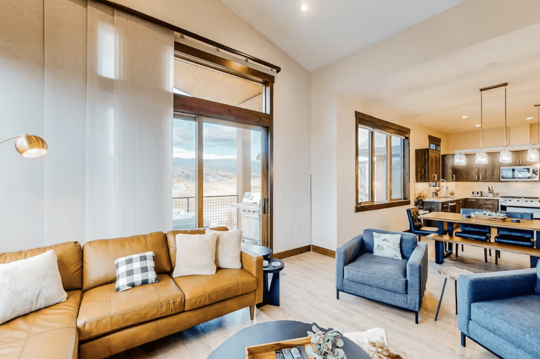 Springview Lane Residence - Image 5