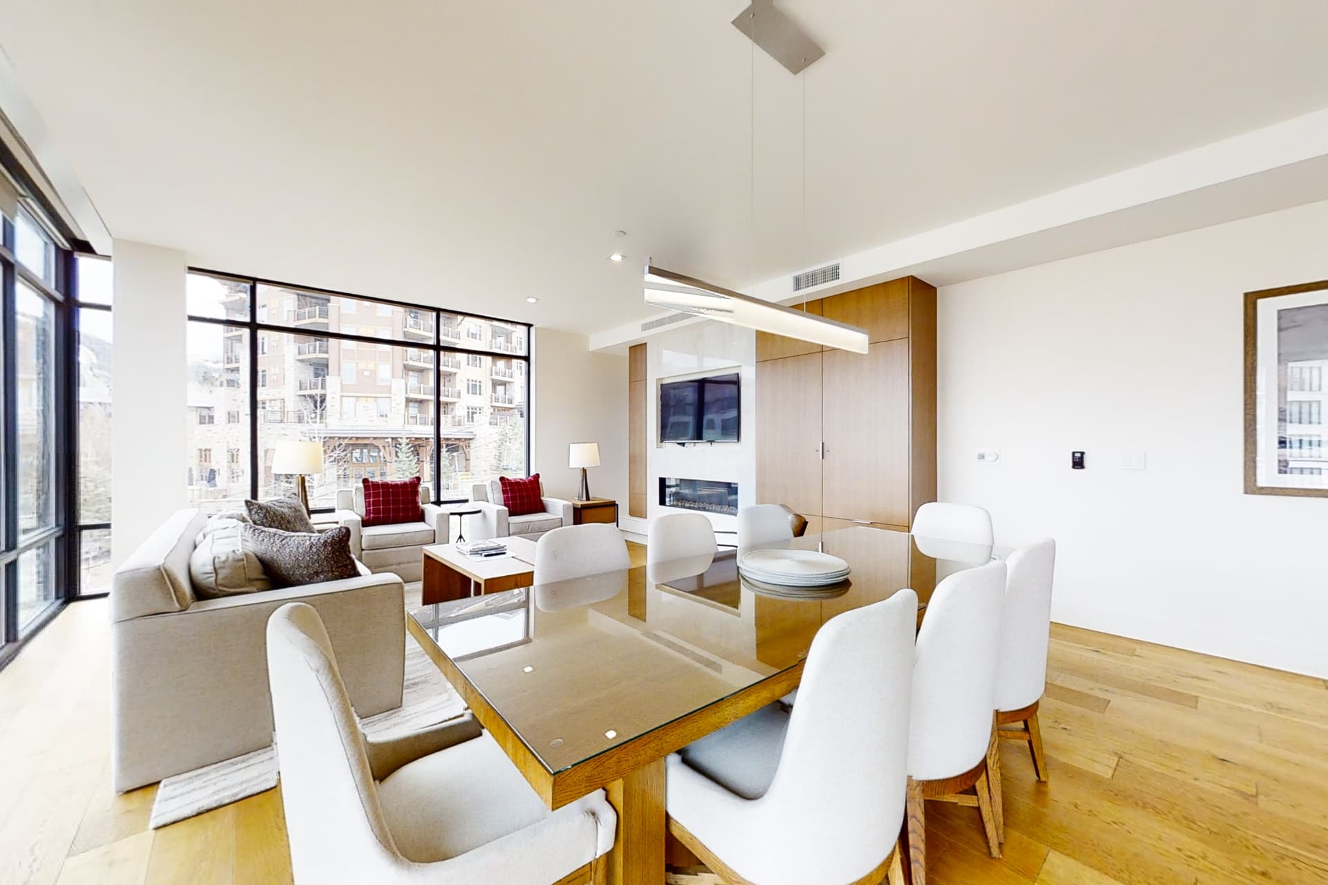 Lift 402 Home - Image 6