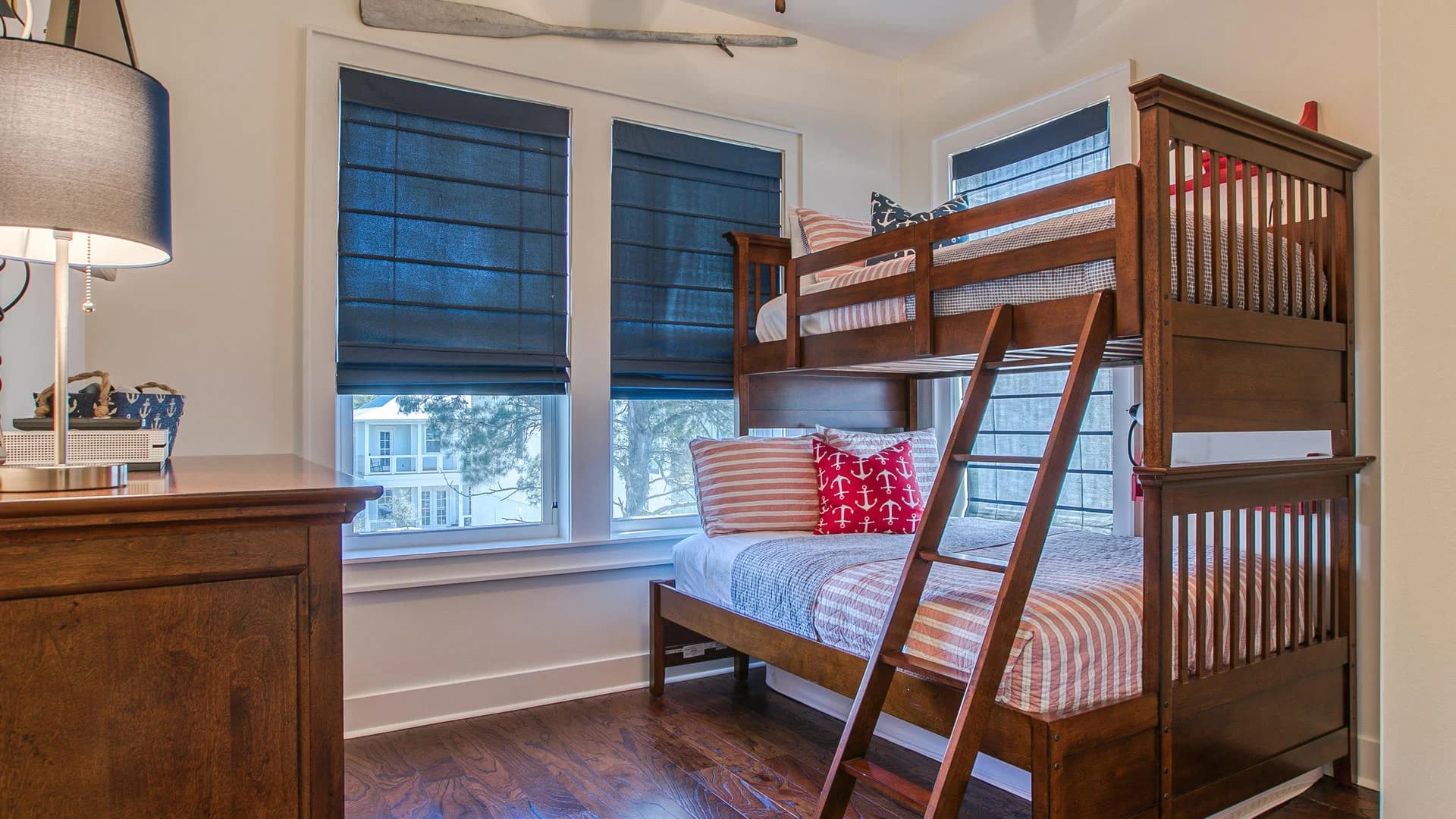 Shades of Blue House - Image 15