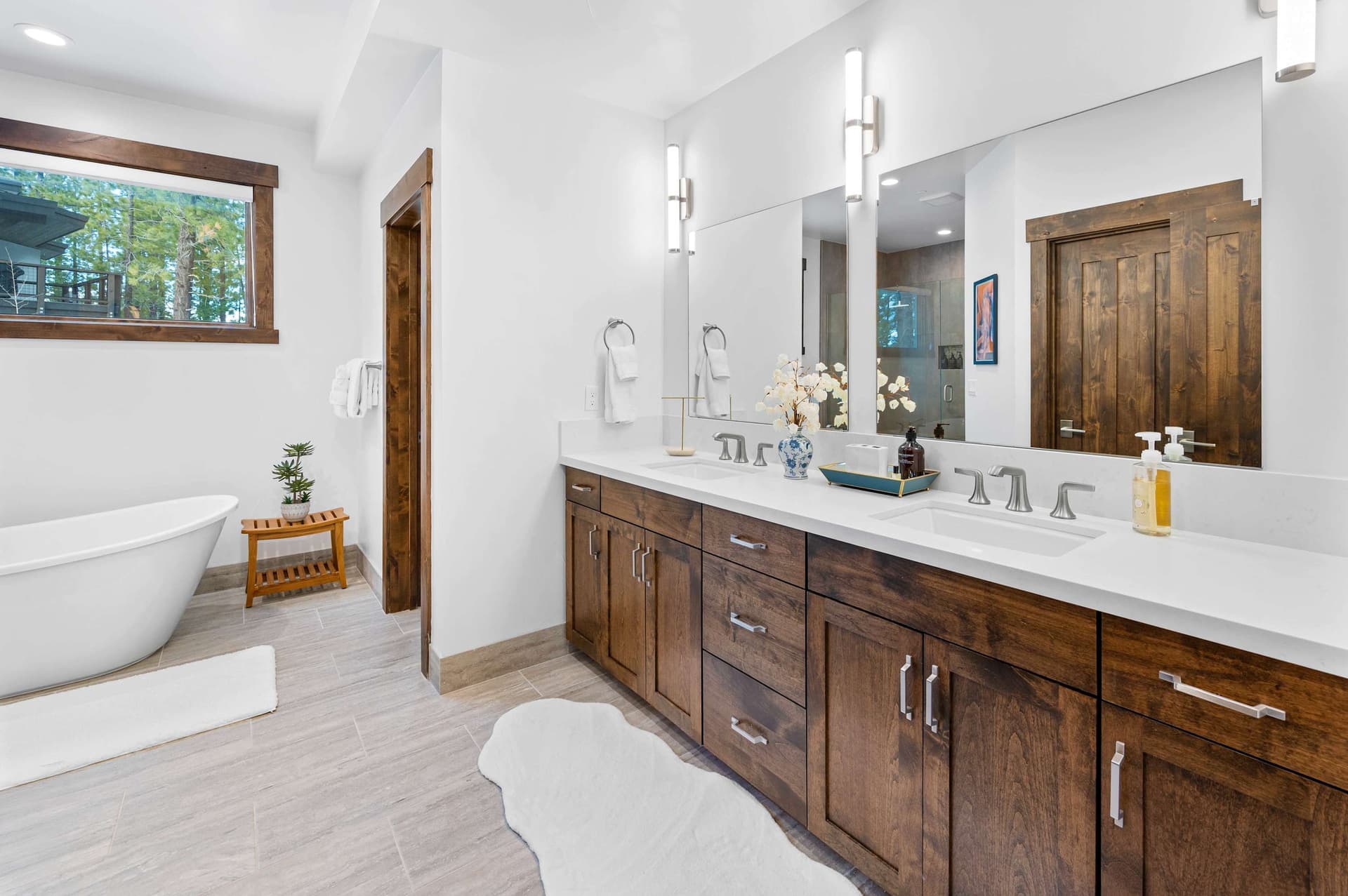 Luxurious Truckee - Image 16