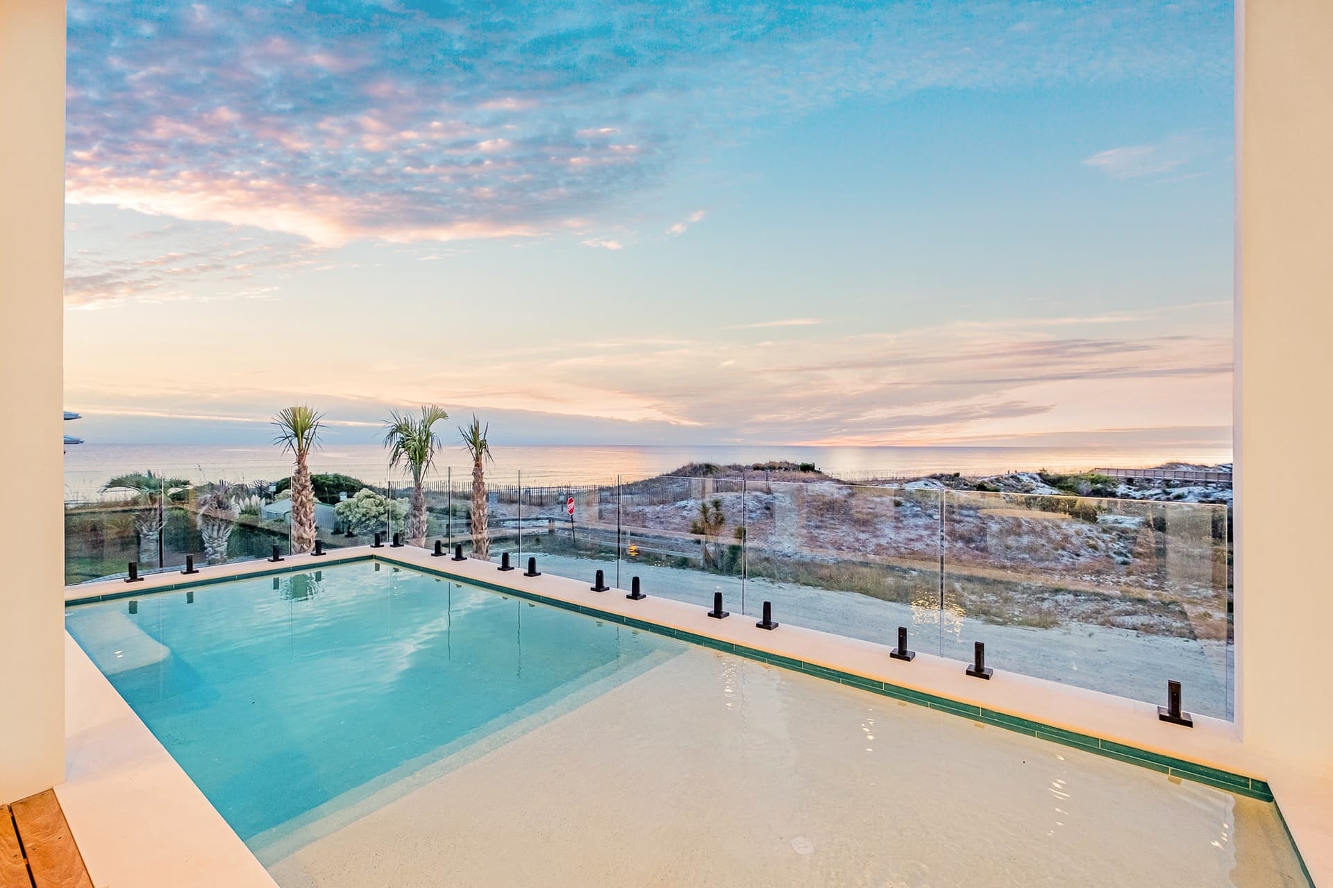 Emerald Le Luxe - Image 45