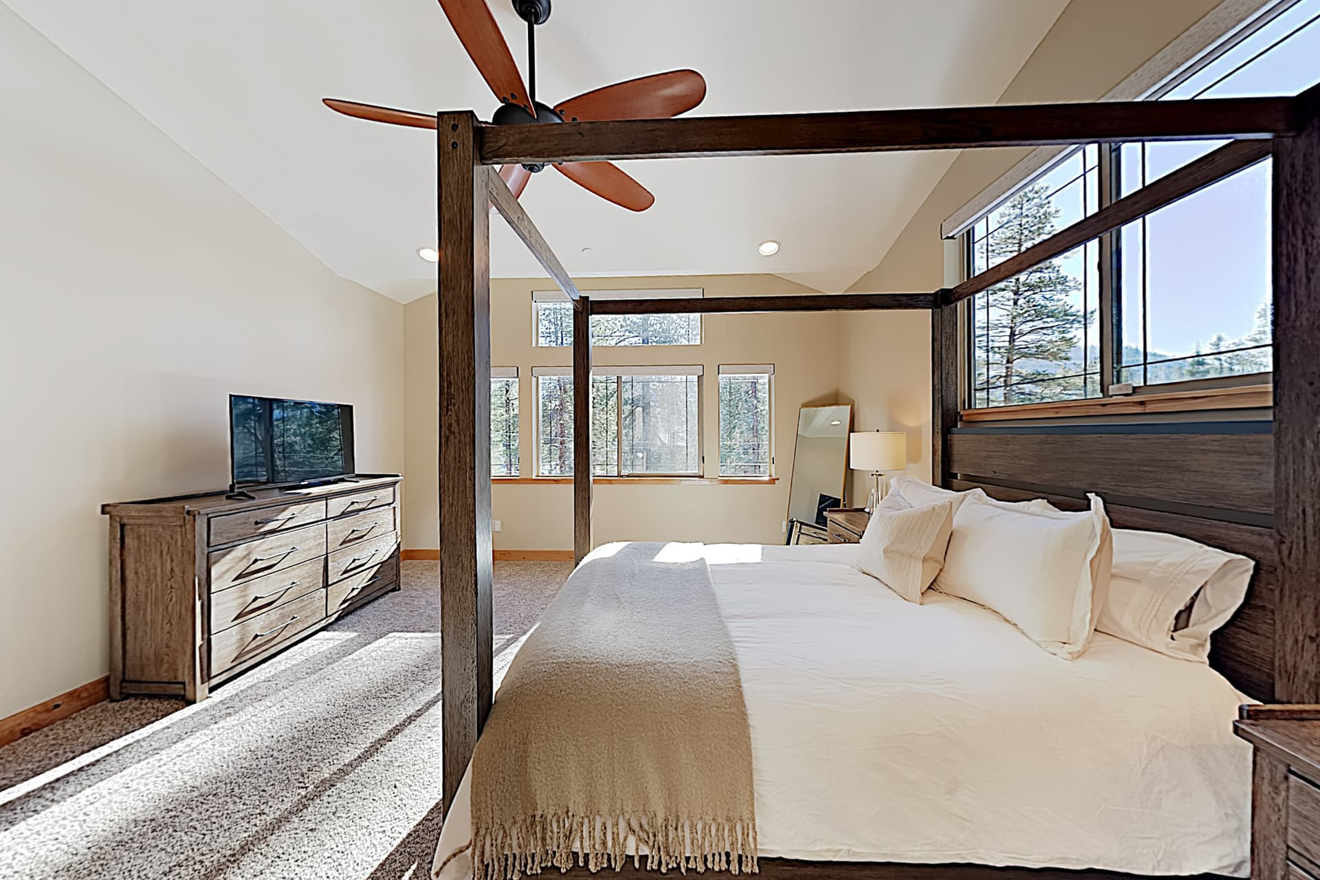 Luxury Mountain Retreat House - Image 5