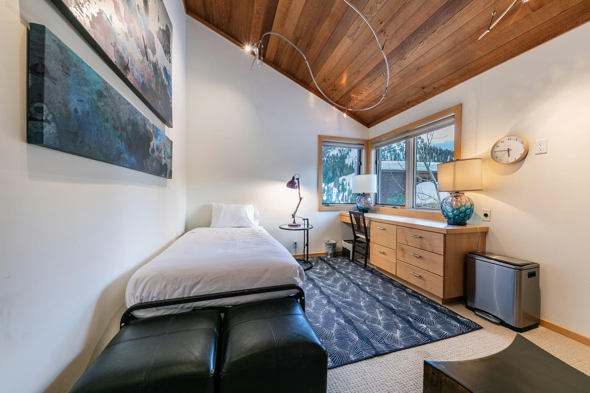 Bright Alpine Retreat - Image 18