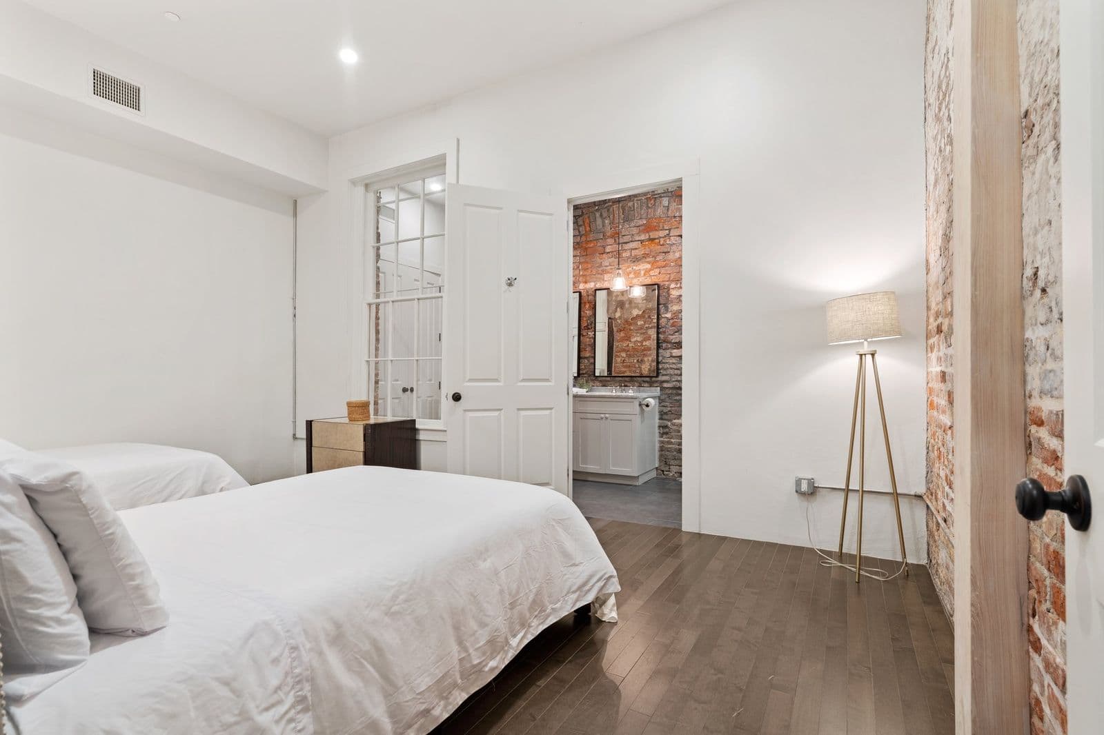 Magazine Residence - Image 12