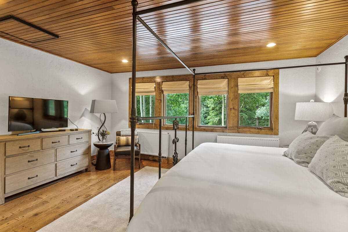 Creekside Chateau - Image 26