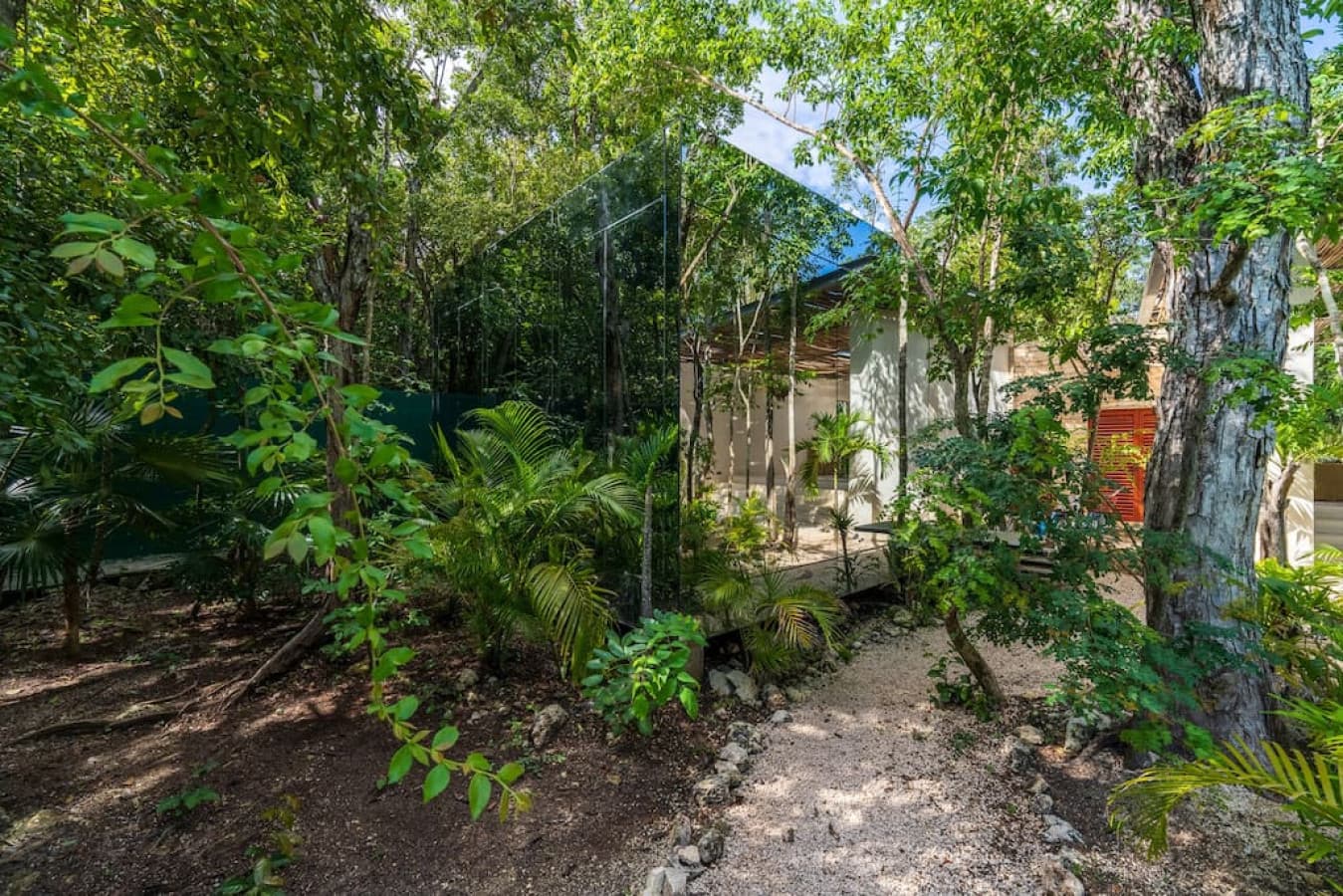 Jungle Reflection Loft - Image 4