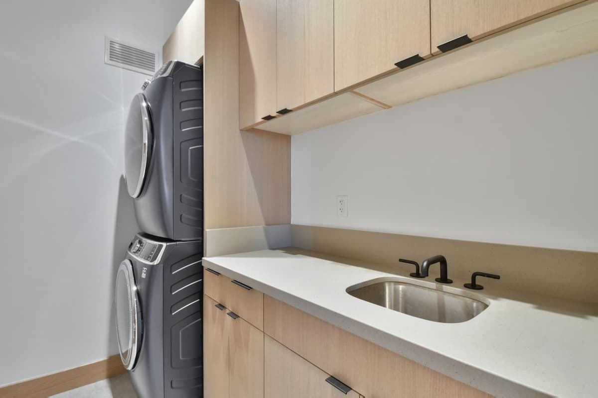 Kings Crown #103 - Image 18