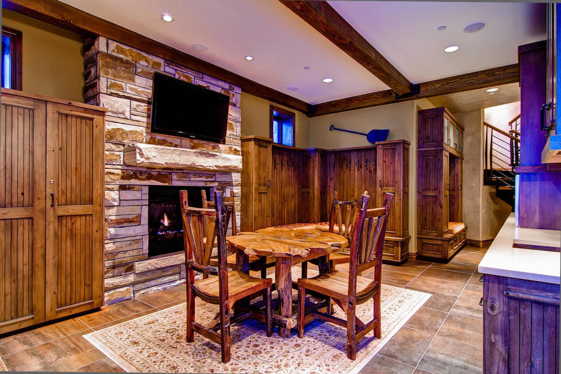 Warming Hut - Image 19