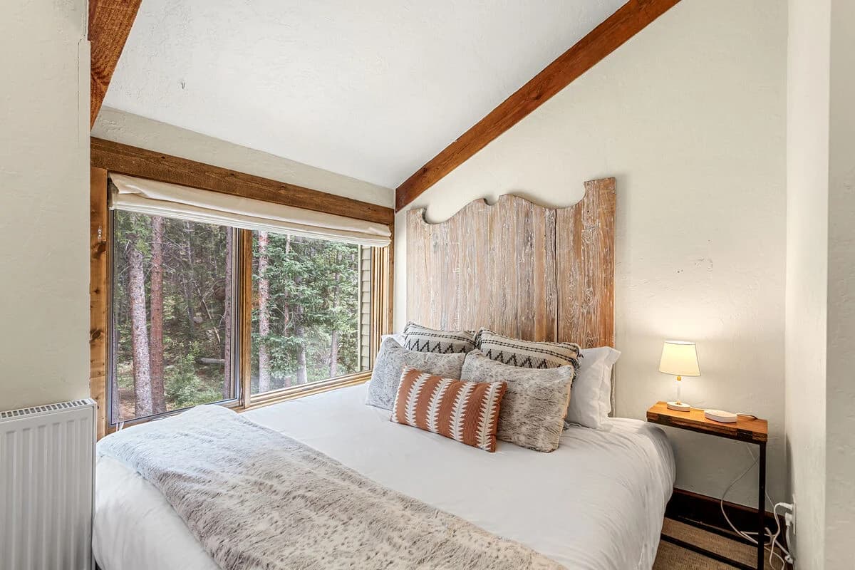 Creekside Chateau - Image 32