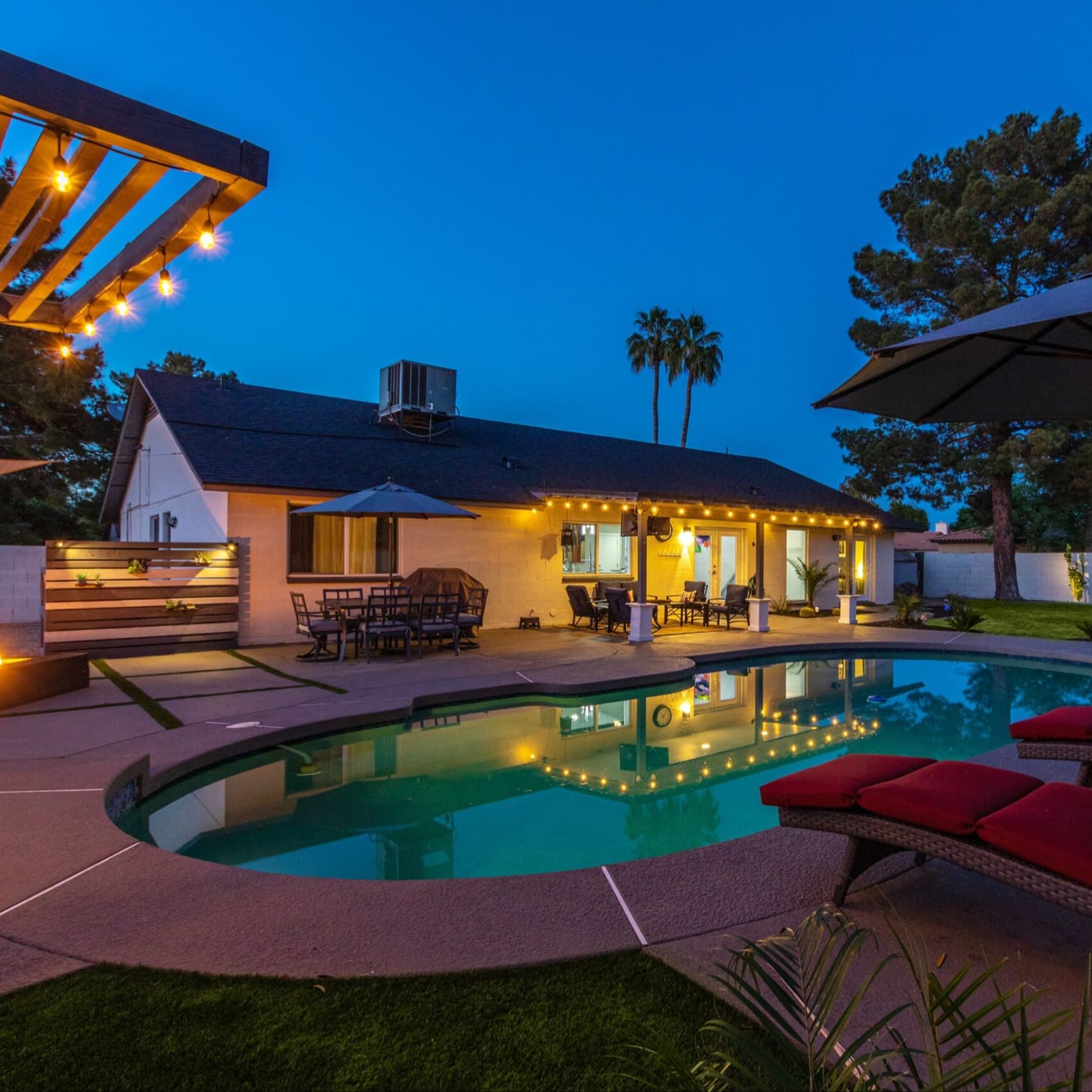 Kings Lux Escape - Image 1