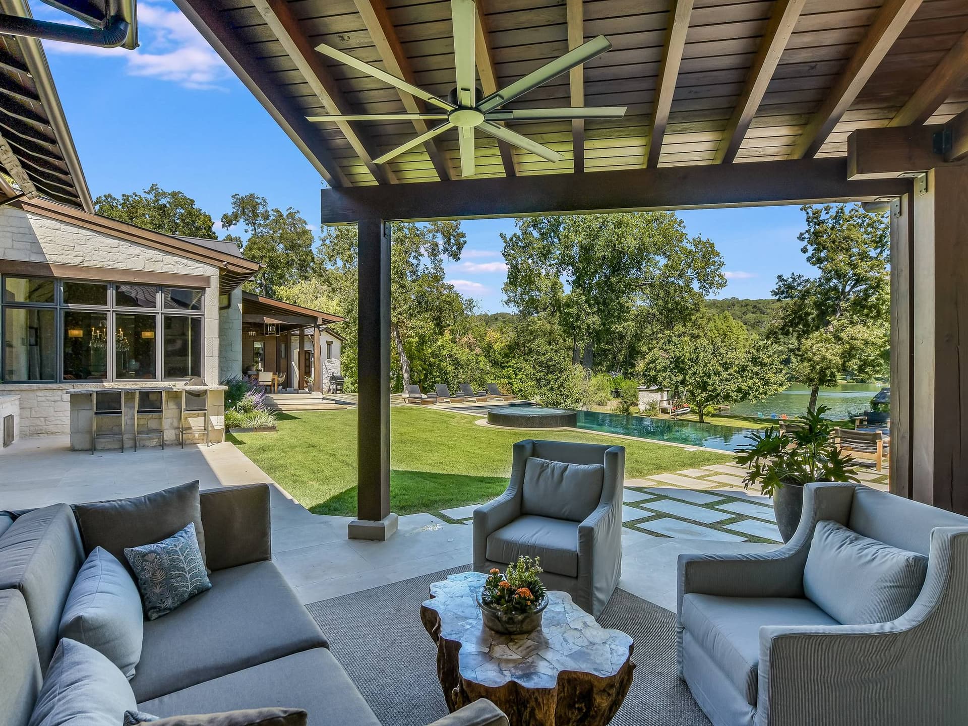 Sapphire on Lake Austin - Image 12