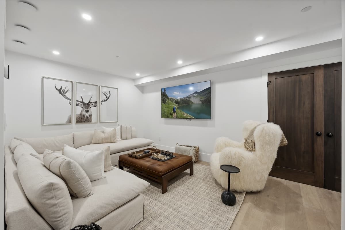 Slopeside Modern - Image 32