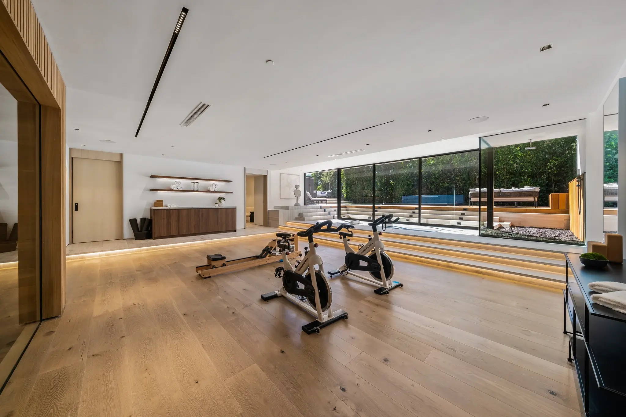 Forza Modern - Image 32