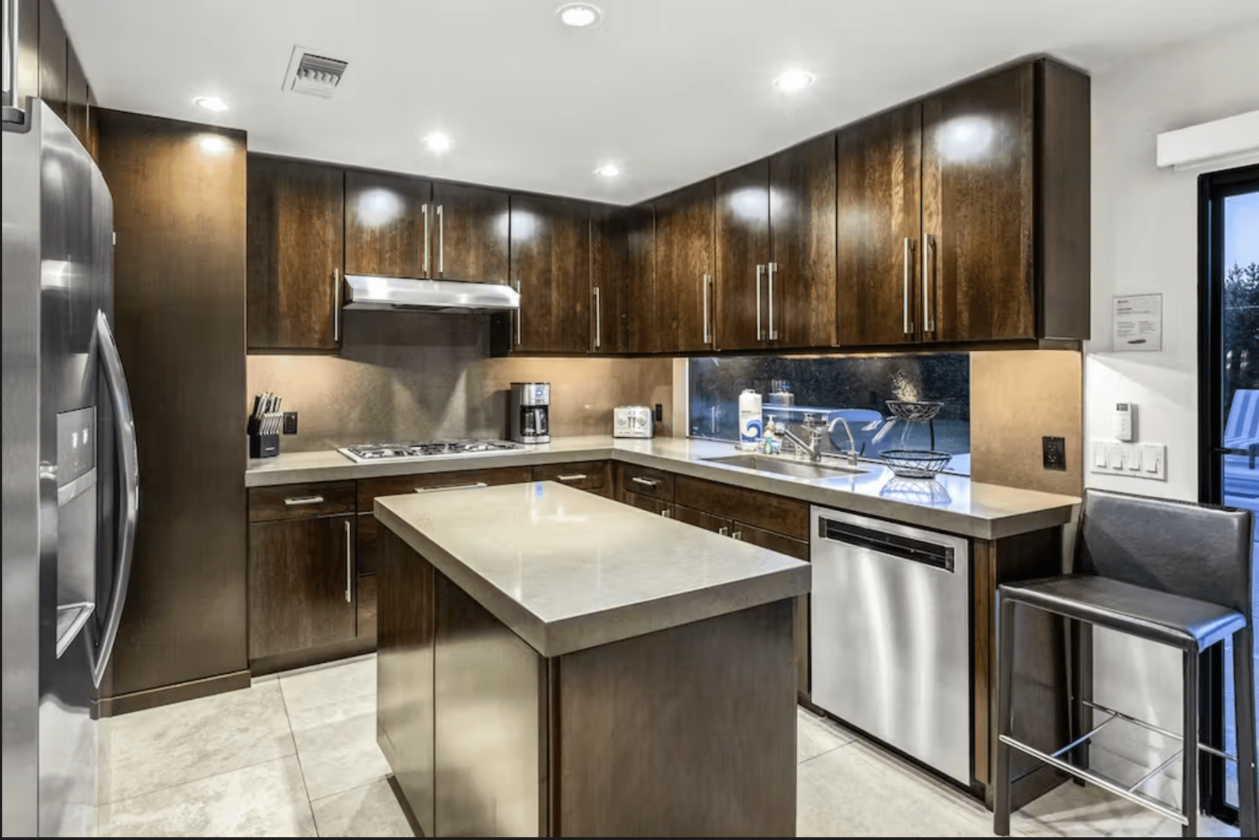 Sunsets on Sierra Home - Image 9