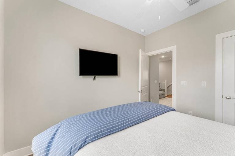 Waterfront House - Image 27