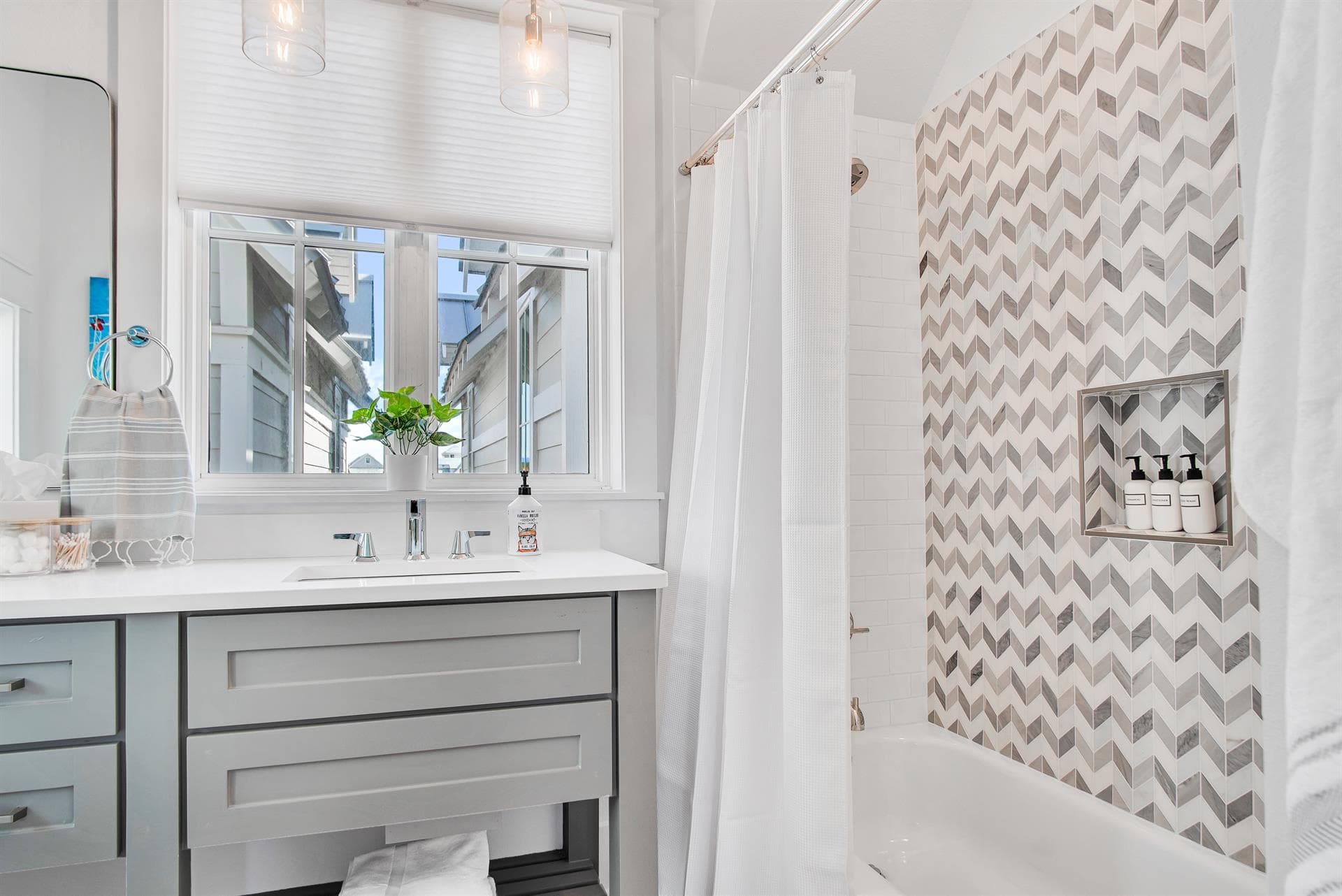 Isle of Dogs - Image 18