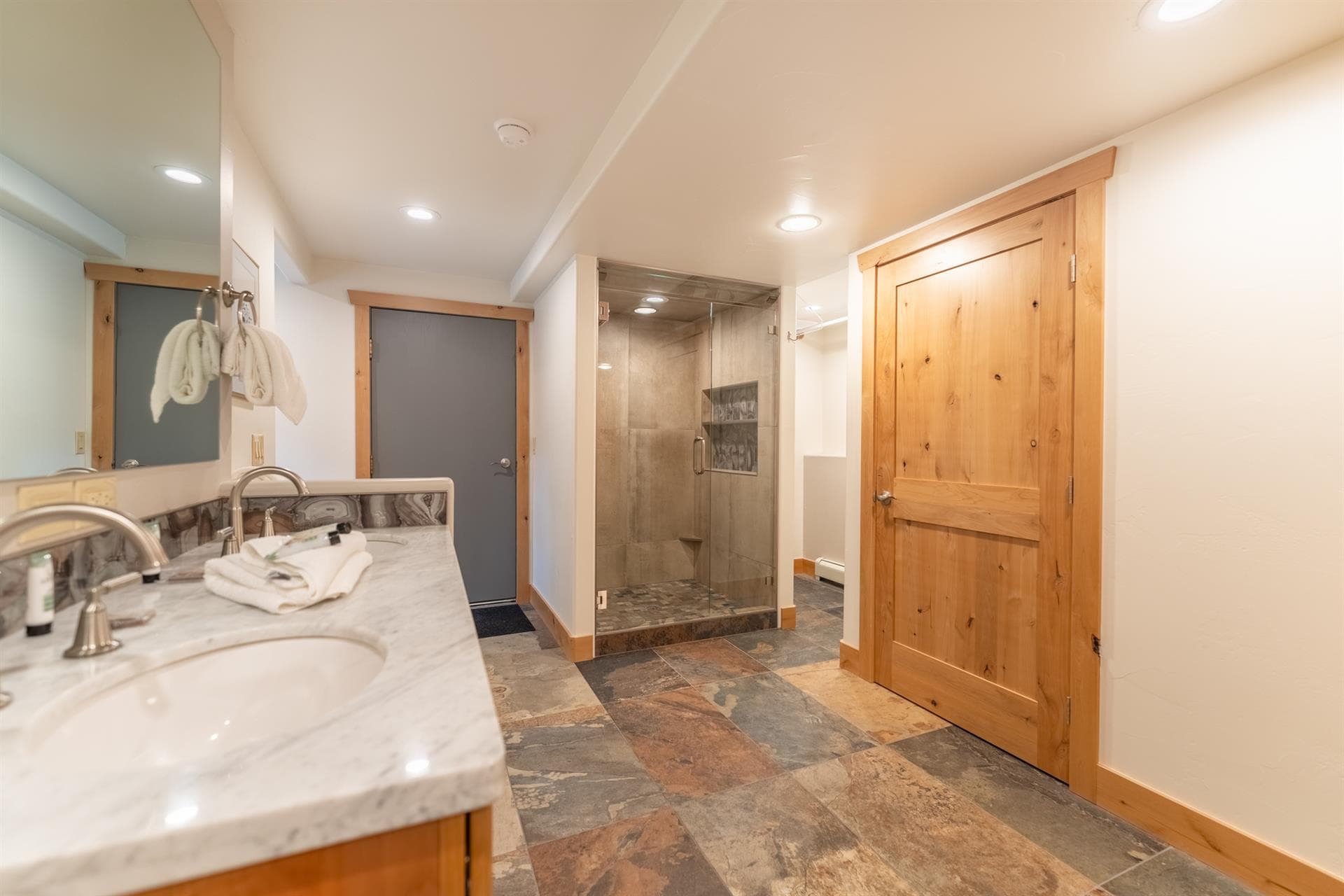 Alpine Home - Image 18