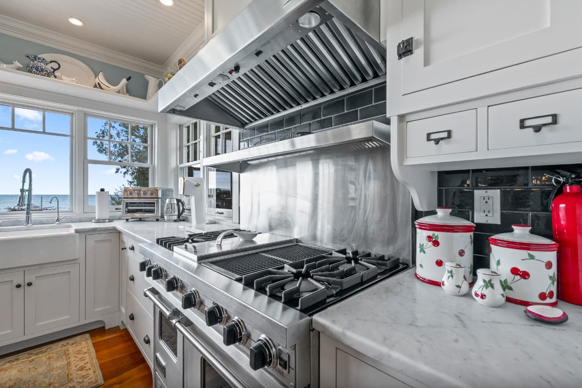 Goettelman's Lake House - Image 18