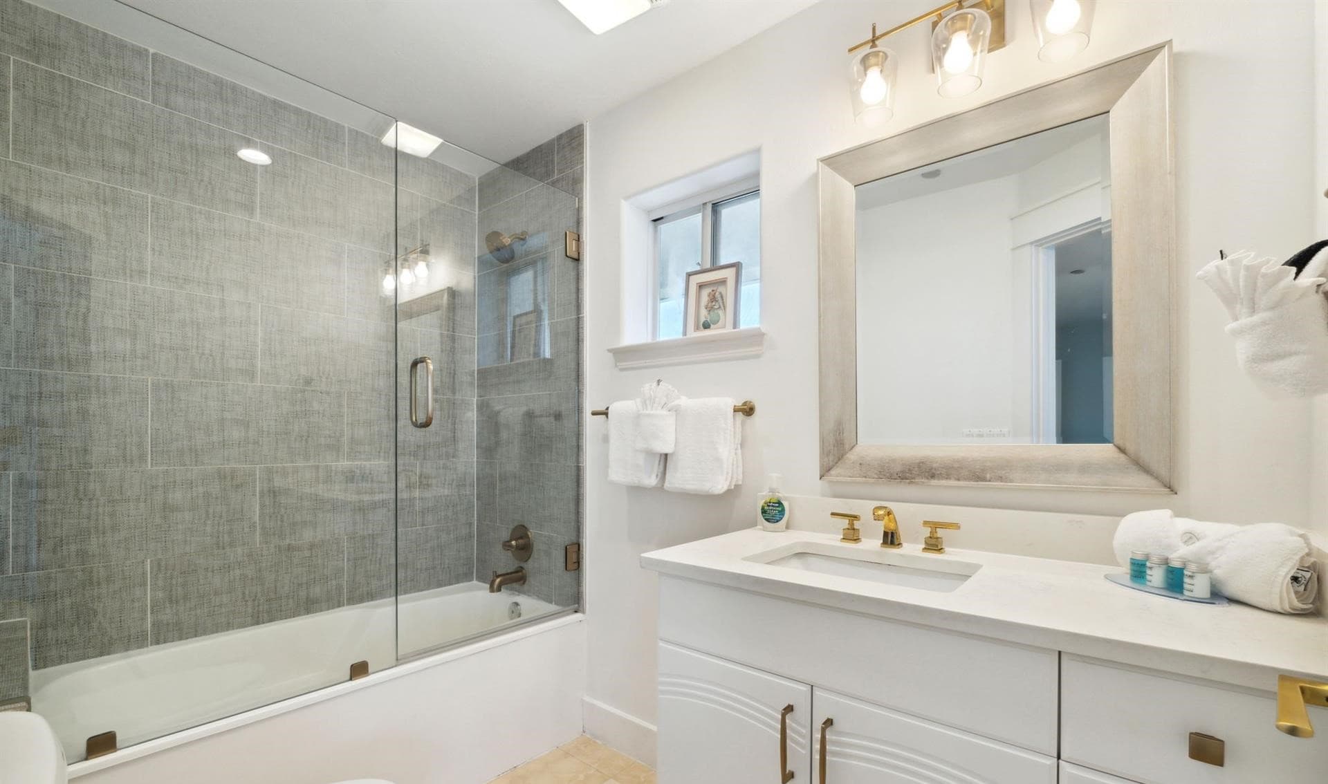 Silver Beach Retreat - Image 32