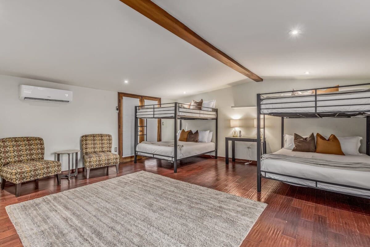 Hummingbird Estate - Image 34