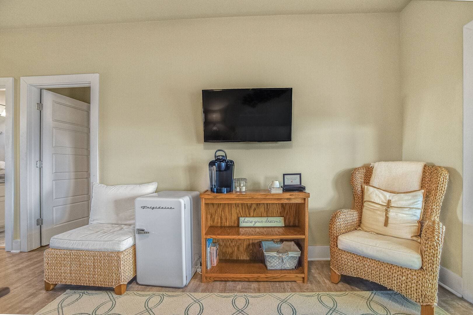 Gone Coastal House - Image 44